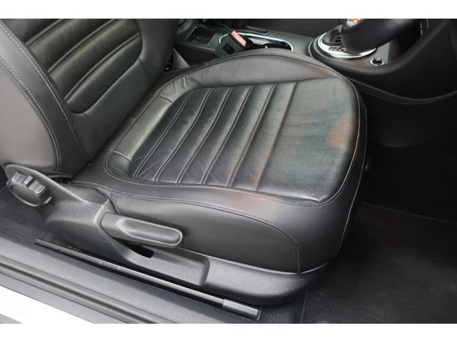 ザ・ビートル デザインレザーパッケージ　黒革シート　シートヒーター　社外ナビＴＶ　バックカメラ　ＥＴＣ　保証書　スペアキー　ＵＳＢ接続ケーブル　クルーズコントロール　パドルシフト　オートエアコン　１７インチ純正ホイール　ステアリングスイッチ（35枚目）