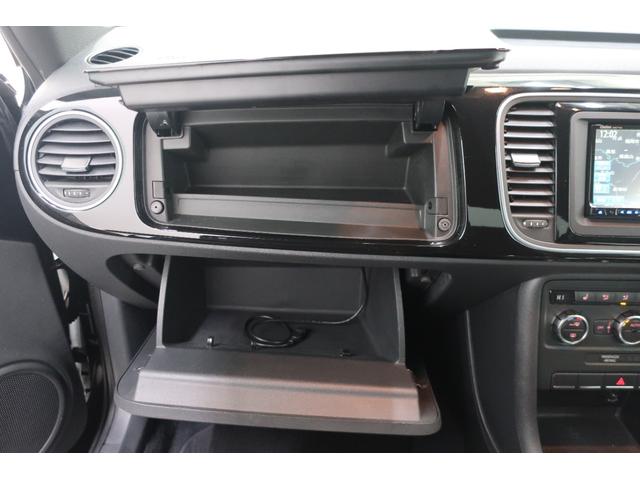 ザ・ビートル デザインレザーパッケージ　黒革シート　シートヒーター　社外ナビＴＶ　バックカメラ　ＥＴＣ　保証書　スペアキー　ＵＳＢ接続ケーブル　クルーズコントロール　パドルシフト　オートエアコン　１７インチ純正ホイール　ステアリングスイッチ（39枚目）