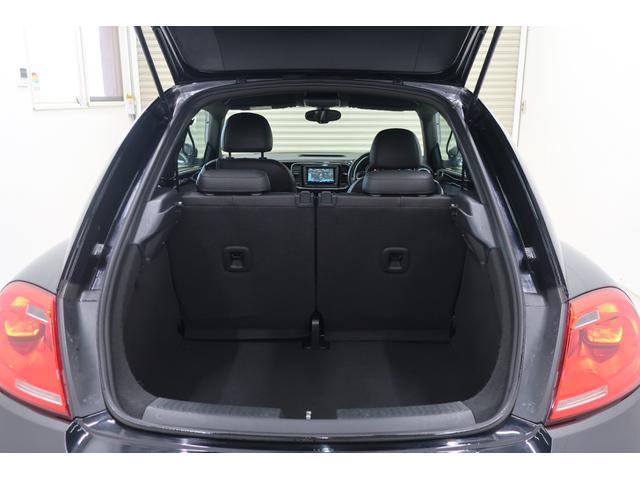 ザ・ビートル デザインレザーパッケージ　黒革シート　シートヒーター　社外ナビＴＶ　バックカメラ　ＥＴＣ　保証書　スペアキー　ＵＳＢ接続ケーブル　クルーズコントロール　パドルシフト　オートエアコン　１７インチ純正ホイール　ステアリングスイッチ（43枚目）