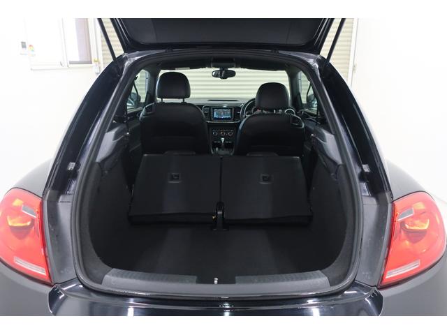 ザ・ビートル デザインレザーパッケージ　黒革シート　シートヒーター　社外ナビＴＶ　バックカメラ　ＥＴＣ　保証書　スペアキー　ＵＳＢ接続ケーブル　クルーズコントロール　パドルシフト　オートエアコン　１７インチ純正ホイール　ステアリングスイッチ（44枚目）