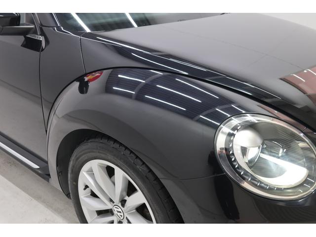 ザ・ビートル デザインレザーパッケージ　黒革シート　シートヒーター　社外ナビＴＶ　バックカメラ　ＥＴＣ　保証書　スペアキー　ＵＳＢ接続ケーブル　クルーズコントロール　パドルシフト　オートエアコン　１７インチ純正ホイール　ステアリングスイッチ（51枚目）