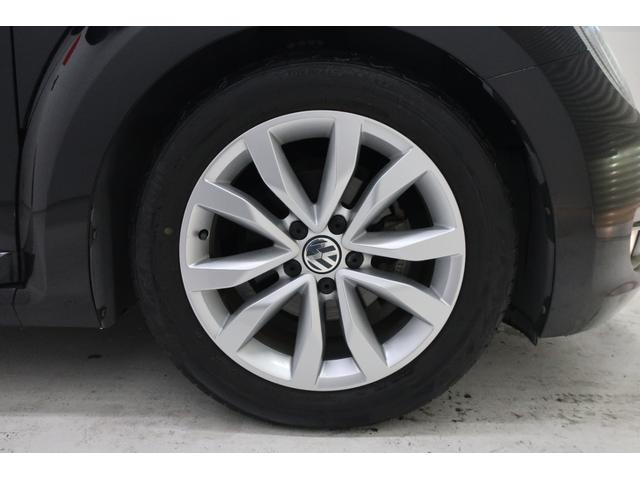 ザ・ビートル デザインレザーパッケージ　黒革シート　シートヒーター　社外ナビＴＶ　バックカメラ　ＥＴＣ　保証書　スペアキー　ＵＳＢ接続ケーブル　クルーズコントロール　パドルシフト　オートエアコン　１７インチ純正ホイール　ステアリングスイッチ（60枚目）