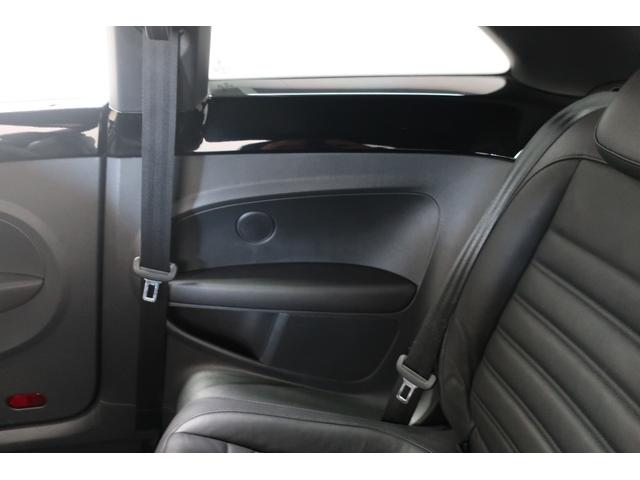 ザ・ビートル デザインレザーパッケージ　黒革シート　シートヒーター　社外ナビＴＶ　バックカメラ　ＥＴＣ　保証書　スペアキー　ＵＳＢ接続ケーブル　クルーズコントロール　パドルシフト　オートエアコン　１７インチ純正ホイール　ステアリングスイッチ（70枚目）