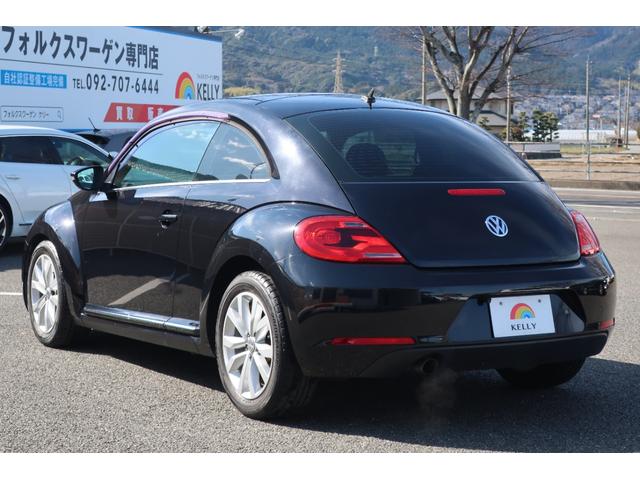 ザ・ビートル デザインレザーパッケージ　黒革シート　シートヒーター　社外ナビＴＶ　バックカメラ　ＥＴＣ　保証書　スペアキー　ＵＳＢ接続ケーブル　クルーズコントロール　パドルシフト　オートエアコン　１７インチ純正ホイール　ステアリングスイッチ（75枚目）