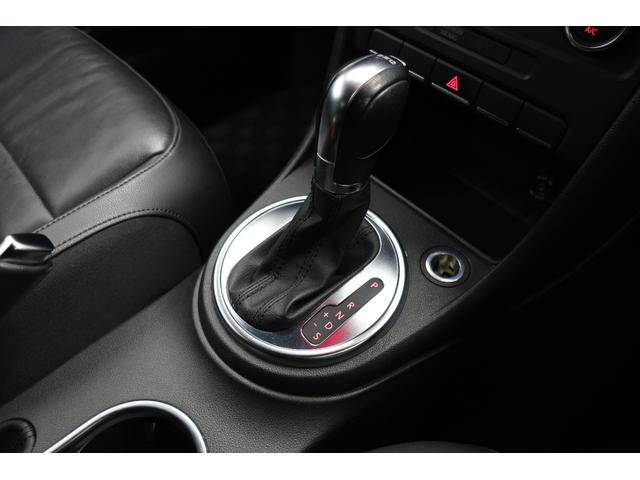 �t�H���N�X���[�Q���́A�����ȎԂł��낤�Ƒ傫�ȎԂł��낤�ƁA�i���ƈ��S���Ɉ�؂̑Ë������܂���B�N���X�𒴂����{�f�B�����A�d���ȃh�A�̕܂艹�́A���ׂĂ̎Ԏ�ɋ��ʂ���h�邬�Ȃ��i���̏؂ł��B