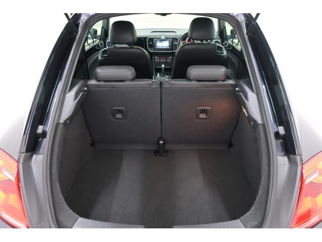 �t�H���N�X���[�Q���́A���x�������̃h�C�c�A�A�E�g�o�[���œO��I�ɒb��������Ă��܂����B������ł̈��|�I�Ȉ��萫�ƗD�ꂽ���s���\�́A�ߍ��Ȋ��Ő��܂ꂽ�u�v�Ԃ����E���̃h���C�o�[�ɑI�΂�闝�R�ł��B