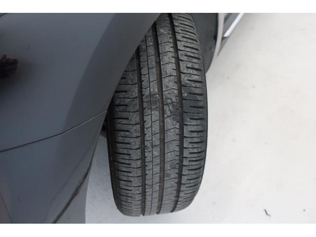 �t�H���N�X���[�Q���́A�����ȎԂł��낤�Ƒ傫�ȎԂł��낤�ƁA�i���ƈ��S���Ɉ�؂̑Ë������܂���B�N���X�𒴂����{�f�B�����A�d���ȃh�A�̕܂艹�́A���ׂĂ̎Ԏ�ɋ��ʂ���h�邬�Ȃ��i���̏؂ł��B