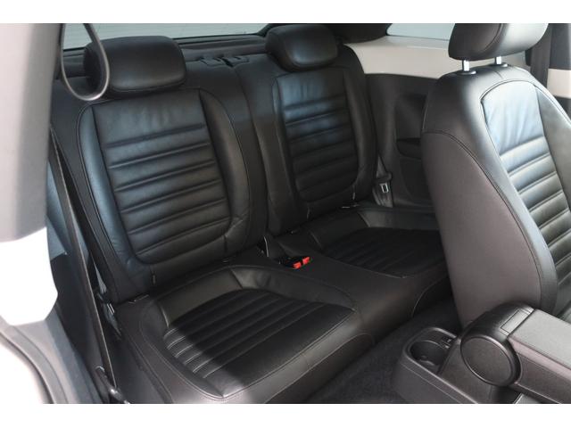 �t�H���N�X���[�Q���́A���x�������̃h�C�c�A�A�E�g�o�[���œO��I�ɒb��������Ă��܂����B������ł̈��|�I�Ȉ��萫�ƗD�ꂽ���s���\�́A�ߍ��Ȋ��Ő��܂ꂽ�u�v�Ԃ����E���̃h���C�o�[�ɑI�΂�闝�R�ł��B