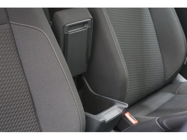 �t�H���N�X���[�Q���́A���x�������̃h�C�c�A�A�E�g�o�[���œO��I�ɒb��������Ă��܂����B������ł̈��|�I�Ȉ��萫�ƗD�ꂽ���s���\�́A�ߍ��Ȋ��Ő��܂ꂽ�u�v�Ԃ����E���̃h���C�o�[�ɑI�΂�闝�R�ł��B