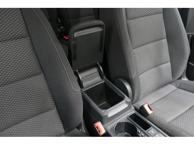 �t�H���N�X���[�Q���́A���x�������̃h�C�c�A�A�E�g�o�[���œO��I�ɒb��������Ă��܂����B������ł̈��|�I�Ȉ��萫�ƗD�ꂽ���s���\�́A�ߍ��Ȋ��Ő��܂ꂽ�u�v�Ԃ����E���̃h���C�o�[�ɑI�΂�闝�R�ł��B