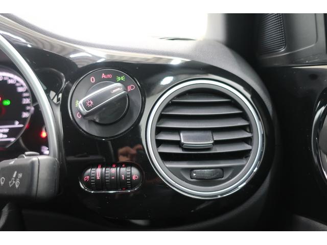 �t�H���N�X���[�Q���́A�����ȎԂł��낤�Ƒ傫�ȎԂł��낤�ƁA�i���ƈ��S���Ɉ�؂̑Ë������܂���B�N���X�𒴂����{�f�B�����A�d���ȃh�A�̕܂艹�́A���ׂĂ̎Ԏ�ɋ��ʂ���h�邬�Ȃ��i���̏؂ł��B