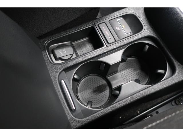 �t�H���N�X���[�Q���́A���x�������̃h�C�c�A�A�E�g�o�[���œO��I�ɒb��������Ă��܂����B������ł̈��|�I�Ȉ��萫�ƗD�ꂽ���s���\�́A�ߍ��Ȋ��Ő��܂ꂽ�u�v�Ԃ����E���̃h���C�o�[�ɑI�΂�闝�R�ł��B