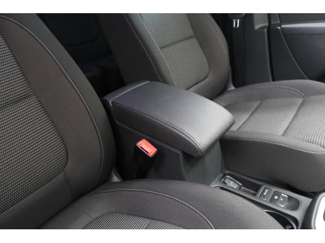 �t�H���N�X���[�Q���́A�����ȎԂł��낤�Ƒ傫�ȎԂł��낤�ƁA�i���ƈ��S���Ɉ�؂̑Ë������܂���B�N���X�𒴂����{�f�B�����A�d���ȃh�A�̕܂艹�́A���ׂĂ̎Ԏ�ɋ��ʂ���h�邬�Ȃ��i���̏؂ł��B