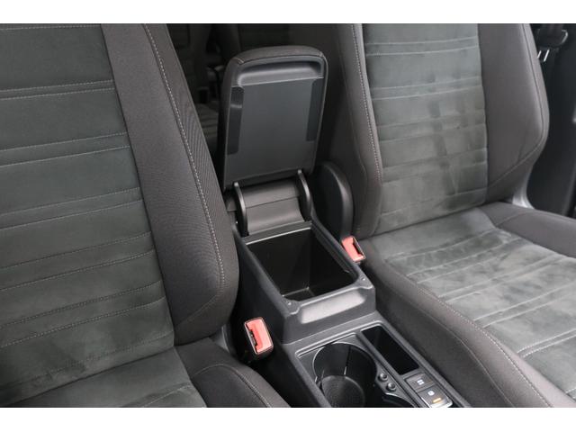 �t�H���N�X���[�Q���́A���x�������̃h�C�c�A�A�E�g�o�[���œO��I�ɒb��������Ă��܂����B������ł̈��|�I�Ȉ��萫�ƗD�ꂽ���s���\�́A�ߍ��Ȋ��Ő��܂ꂽ�u�v�Ԃ����E���̃h���C�o�[�ɑI�΂�闝�R�ł��B