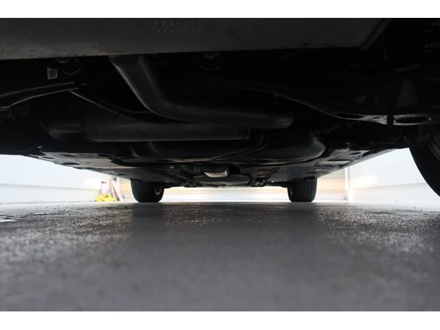 �t�H���N�X���[�Q���́A�����ȎԂł��낤�Ƒ傫�ȎԂł��낤�ƁA�i���ƈ��S���Ɉ�؂̑Ë������܂���B�N���X�𒴂����{�f�B�����A�d���ȃh�A�̕܂艹�́A���ׂĂ̎Ԏ�ɋ��ʂ���h�邬�Ȃ��i���̏؂ł��B