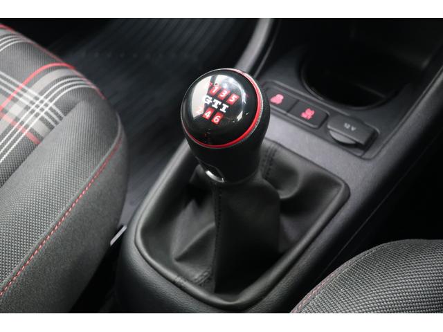 �t�H���N�X���[�Q���́A�����ȎԂł��낤�Ƒ傫�ȎԂł��낤�ƁA�i���ƈ��S���Ɉ�؂̑Ë������܂���B�N���X�𒴂����{�f�B�����A�d���ȃh�A�̕܂艹�́A���ׂĂ̎Ԏ�ɋ��ʂ���h�邬�Ȃ��i���̏؂ł��B