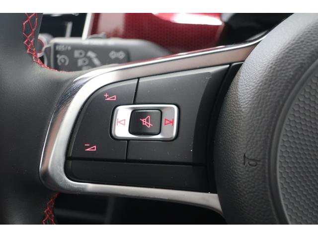 �t�H���N�X���[�Q���́A���x�������̃h�C�c�A�A�E�g�o�[���œO��I�ɒb��������Ă��܂����B������ł̈��|�I�Ȉ��萫�ƗD�ꂽ���s���\�́A�ߍ��Ȋ��Ő��܂ꂽ�u�v�Ԃ����E���̃h���C�o�[�ɑI�΂�闝�R�ł��B