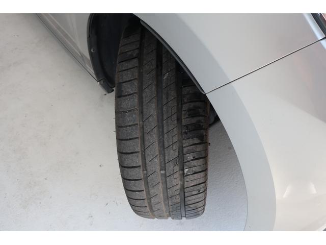 �t�H���N�X���[�Q���́A�����ȎԂł��낤�Ƒ傫�ȎԂł��낤�ƁA�i���ƈ��S���Ɉ�؂̑Ë������܂���B�N���X�𒴂����{�f�B�����A�d���ȃh�A�̕܂艹�́A���ׂĂ̎Ԏ�ɋ��ʂ���h�邬�Ȃ��i���̏؂ł��B