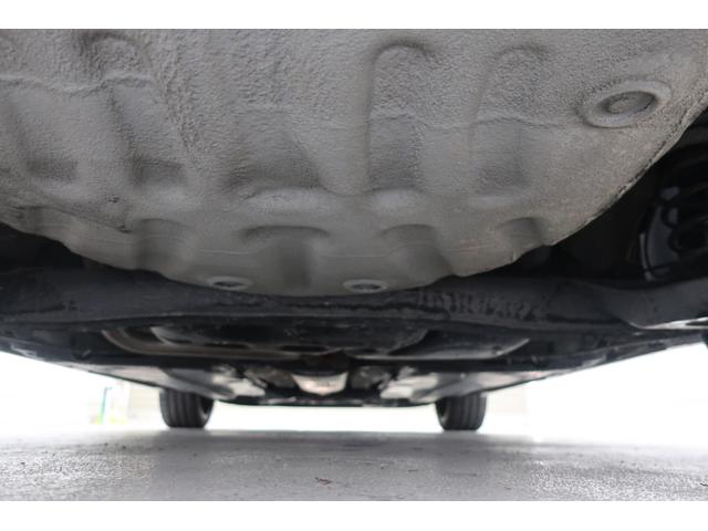 �t�H���N�X���[�Q���́A���x�������̃h�C�c�A�A�E�g�o�[���œO��I�ɒb��������Ă��܂����B������ł̈��|�I�Ȉ��萫�ƗD�ꂽ���s���\�́A�ߍ��Ȋ��Ő��܂ꂽ�u�v�Ԃ����E���̃h���C�o�[�ɑI�΂�闝�R�ł��B