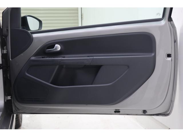 �t�H���N�X���[�Q���́A�����ȎԂł��낤�Ƒ傫�ȎԂł��낤�ƁA�i���ƈ��S���Ɉ�؂̑Ë������܂���B�N���X�𒴂����{�f�B�����A�d���ȃh�A�̕܂艹�́A���ׂĂ̎Ԏ�ɋ��ʂ���h�邬�Ȃ��i���̏؂ł��B