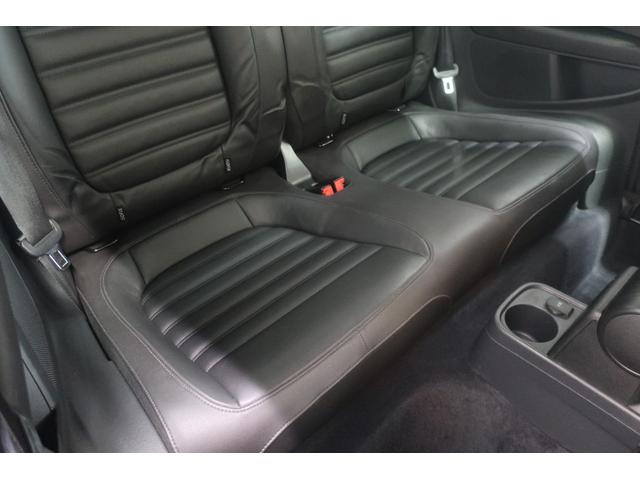 �t�H���N�X���[�Q���́A���x�������̃h�C�c�A�A�E�g�o�[���œO��I�ɒb��������Ă��܂����B������ł̈��|�I�Ȉ��萫�ƗD�ꂽ���s���\�́A�ߍ��Ȋ��Ő��܂ꂽ�u�v�Ԃ����E���̃h���C�o�[�ɑI�΂�闝�R�ł��B