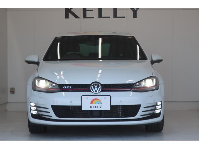 �t�H���N�X���[�Q���́A�����ȎԂł��낤�Ƒ傫�ȎԂł��낤�ƁA�i���ƈ��S���Ɉ�؂̑Ë������܂���B�N���X�𒴂����{�f�B�����A�d���ȃh�A�̕܂艹�́A���ׂĂ̎Ԏ�ɋ��ʂ���h�邬�Ȃ��i���̏؂ł��B