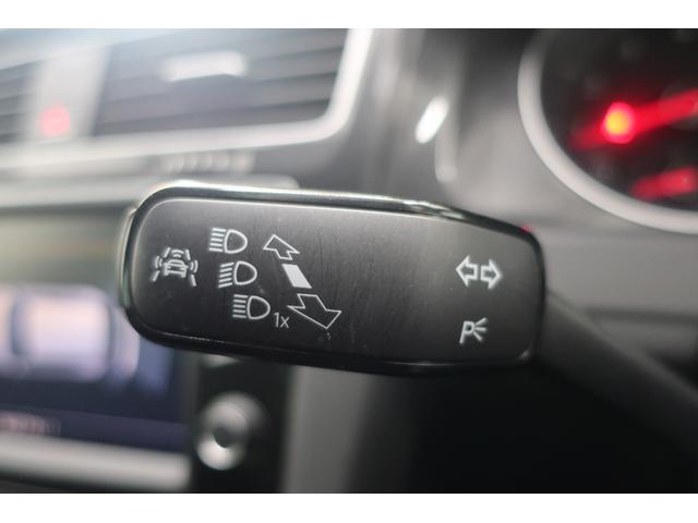 �t�H���N�X���[�Q���́A���x�������̃h�C�c�A�A�E�g�o�[���œO��I�ɒb��������Ă��܂����B������ł̈��|�I�Ȉ��萫�ƗD�ꂽ���s���\�́A�ߍ��Ȋ��Ő��܂ꂽ�u�v�Ԃ����E���̃h���C�o�[�ɑI�΂�闝�R�ł��B