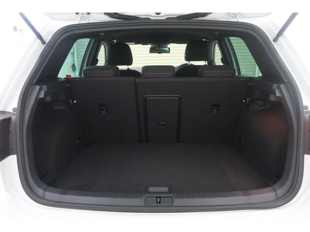 �t�H���N�X���[�Q���́A���x�������̃h�C�c�A�A�E�g�o�[���œO��I�ɒb��������Ă��܂����B������ł̈��|�I�Ȉ��萫�ƗD�ꂽ���s���\�́A�ߍ��Ȋ��Ő��܂ꂽ�u�v�Ԃ����E���̃h���C�o�[�ɑI�΂�闝�R�ł��B