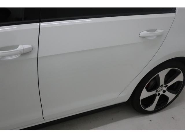 �t�H���N�X���[�Q���́A�����ȎԂł��낤�Ƒ傫�ȎԂł��낤�ƁA�i���ƈ��S���Ɉ�؂̑Ë������܂���B�N���X�𒴂����{�f�B�����A�d���ȃh�A�̕܂艹�́A���ׂĂ̎Ԏ�ɋ��ʂ���h�邬�Ȃ��i���̏؂ł��B