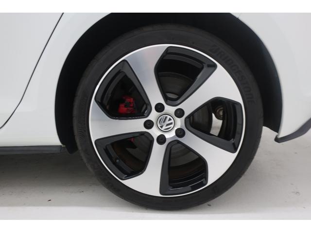 �t�H���N�X���[�Q���́A�����ȎԂł��낤�Ƒ傫�ȎԂł��낤�ƁA�i���ƈ��S���Ɉ�؂̑Ë������܂���B�N���X�𒴂����{�f�B�����A�d���ȃh�A�̕܂艹�́A���ׂĂ̎Ԏ�ɋ��ʂ���h�邬�Ȃ��i���̏؂ł��B