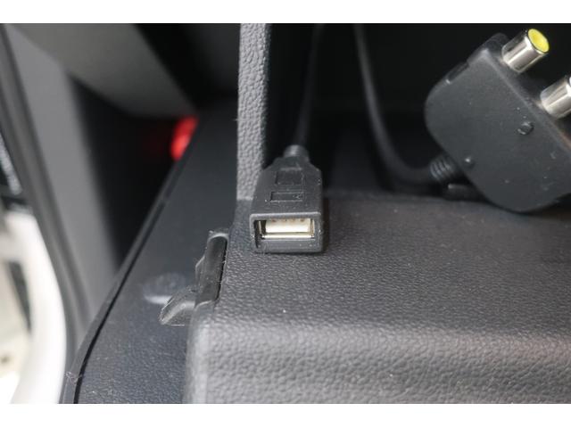 �t�H���N�X���[�Q���́A���x�������̃h�C�c�A�A�E�g�o�[���œO��I�ɒb��������Ă��܂����B������ł̈��|�I�Ȉ��萫�ƗD�ꂽ���s���\�́A�ߍ��Ȋ��Ő��܂ꂽ�u�v�Ԃ����E���̃h���C�o�[�ɑI�΂�闝�R�ł��B