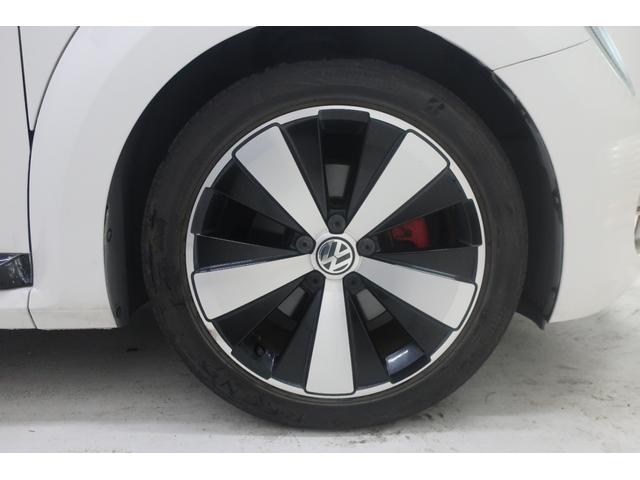 �t�H���N�X���[�Q���́A���x�������̃h�C�c�A�A�E�g�o�[���œO��I�ɒb��������Ă��܂����B������ł̈��|�I�Ȉ��萫�ƗD�ꂽ���s���\�́A�ߍ��Ȋ��Ő��܂ꂽ�u�v�Ԃ����E���̃h���C�o�[�ɑI�΂�闝�R�ł��B