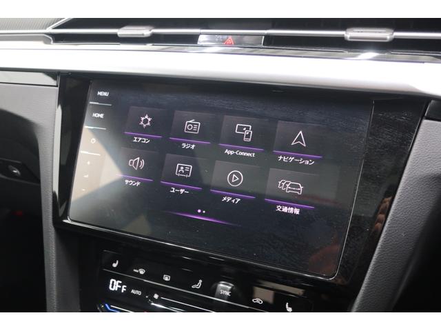 アルテオン ＴＳＩ　４モーション　Ｒラインアドバンス　ワンオーナー　パノラマスライディングルーフ　革シート　純正ナビ　バックカメラ　ＨａｒｍａｎＫａｒｄｏｎプレミアムサウンド　２０インチ純正ホイール　ＬＥＤヘッドランプ　シートヒーター　記録簿　禁煙車（17枚目）