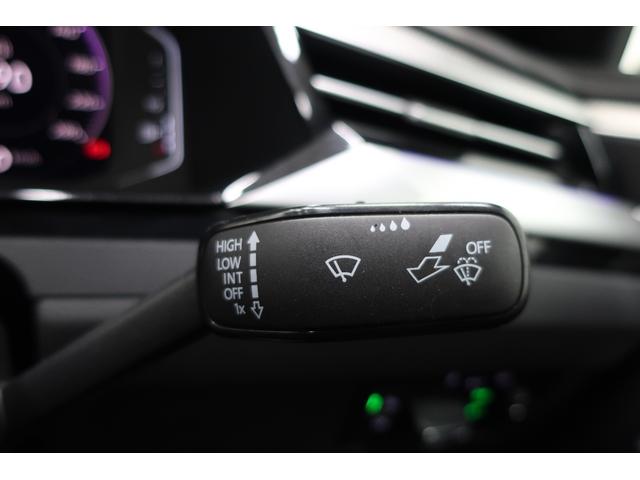 アルテオン ＴＳＩ　４モーション　Ｒラインアドバンス　ワンオーナー　パノラマスライディングルーフ　革シート　純正ナビ　バックカメラ　ＨａｒｍａｎＫａｒｄｏｎプレミアムサウンド　２０インチ純正ホイール　ＬＥＤヘッドランプ　シートヒーター　記録簿　禁煙車（26枚目）