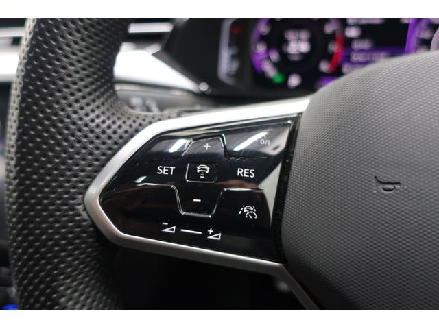 アルテオン ＴＳＩ　４モーション　Ｒラインアドバンス　ワンオーナー　パノラマスライディングルーフ　革シート　純正ナビ　バックカメラ　ＨａｒｍａｎＫａｒｄｏｎプレミアムサウンド　２０インチ純正ホイール　ＬＥＤヘッドランプ　シートヒーター　記録簿　禁煙車（27枚目）