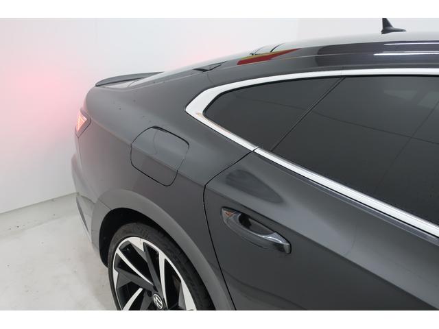 アルテオン ＴＳＩ　４モーション　Ｒラインアドバンス　ワンオーナー　パノラマスライディングルーフ　革シート　純正ナビ　バックカメラ　ＨａｒｍａｎＫａｒｄｏｎプレミアムサウンド　２０インチ純正ホイール　ＬＥＤヘッドランプ　シートヒーター　記録簿　禁煙車（54枚目）