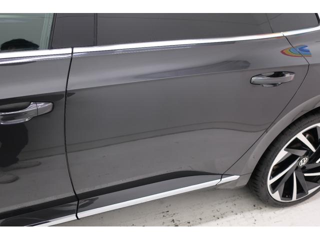 アルテオン ＴＳＩ　４モーション　Ｒラインアドバンス　ワンオーナー　パノラマスライディングルーフ　革シート　純正ナビ　バックカメラ　ＨａｒｍａｎＫａｒｄｏｎプレミアムサウンド　２０インチ純正ホイール　ＬＥＤヘッドランプ　シートヒーター　記録簿　禁煙車（59枚目）