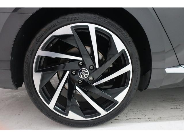 アルテオン ＴＳＩ　４モーション　Ｒラインアドバンス　ワンオーナー　パノラマスライディングルーフ　革シート　純正ナビ　バックカメラ　ＨａｒｍａｎＫａｒｄｏｎプレミアムサウンド　２０インチ純正ホイール　ＬＥＤヘッドランプ　シートヒーター　記録簿　禁煙車（64枚目）