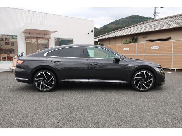 アルテオン ＴＳＩ　４モーション　Ｒラインアドバンス　ワンオーナー　パノラマスライディングルーフ　革シート　純正ナビ　バックカメラ　ＨａｒｍａｎＫａｒｄｏｎプレミアムサウンド　２０インチ純正ホイール　ＬＥＤヘッドランプ　シートヒーター　記録簿　禁煙車（80枚目）