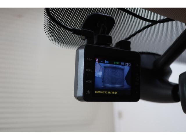 ザ・ビートル デザイン　ブラインドスポットディテクション　ＨＩＤヘッドランプ　純正ナビＴＶ　バックカメラ　ＥＴＣ　前後ドライブレコーダー　１６インチ純正ホイール　記録簿　スペアキー　禁煙車　スマートキー　プッシュスタート（35枚目）