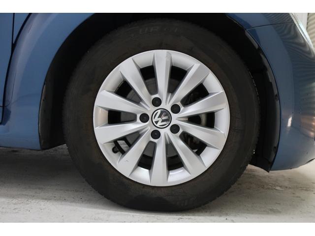 ザ・ビートル デザイン　ブラインドスポットディテクション　ＨＩＤヘッドランプ　純正ナビＴＶ　バックカメラ　ＥＴＣ　前後ドライブレコーダー　１６インチ純正ホイール　記録簿　スペアキー　禁煙車　スマートキー　プッシュスタート（62枚目）