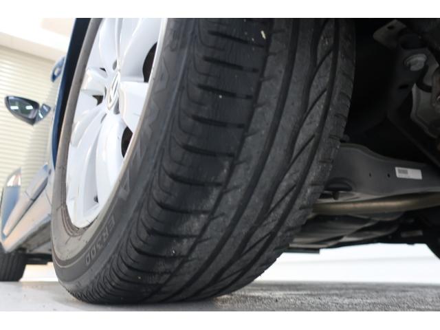 ザ・ビートル デザイン　ブラインドスポットディテクション　ＨＩＤヘッドランプ　純正ナビＴＶ　バックカメラ　ＥＴＣ　前後ドライブレコーダー　１６インチ純正ホイール　記録簿　スペアキー　禁煙車　スマートキー　プッシュスタート（70枚目）