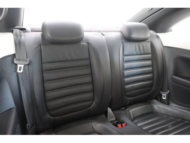 �t�H���N�X���[�Q���́A���x�������̃h�C�c�A�A�E�g�o�[���œO��I�ɒb��������Ă��܂����B������ł̈��|�I�Ȉ��萫�ƗD�ꂽ���s���\�́A�ߍ��Ȋ��Ő��܂ꂽ�u�v�Ԃ����E���̃h���C�o�[�ɑI�΂�闝�R�ł��B