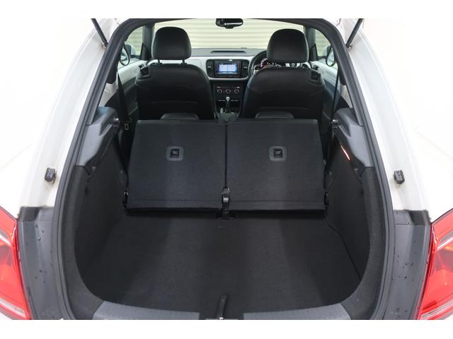 �t�H���N�X���[�Q���́A�����ȎԂł��낤�Ƒ傫�ȎԂł��낤�ƁA�i���ƈ��S���Ɉ�؂̑Ë������܂���B�N���X�𒴂����{�f�B�����A�d���ȃh�A�̕܂艹�́A���ׂĂ̎Ԏ�ɋ��ʂ���h�邬�Ȃ��i���̏؂ł��B