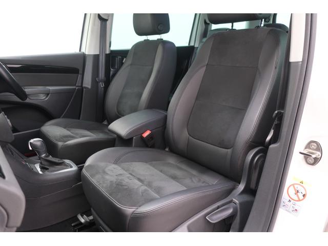 �t�H���N�X���[�Q���́A���x�������̃h�C�c�A�A�E�g�o�[���œO��I�ɒb��������Ă��܂����B������ł̈��|�I�Ȉ��萫�ƗD�ꂽ���s���\�́A�ߍ��Ȋ��Ő��܂ꂽ�u�v�Ԃ����E���̃h���C�o�[�ɑI�΂�闝�R�ł��B