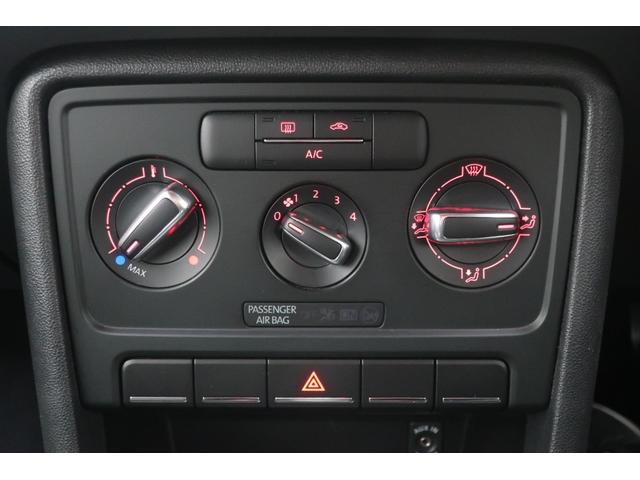 ザ・ビートル デザイン　社外ナビＴＶ　ＥＴＣ　ＨＩＤヘッドランプ　１６インチ純正ホイール　Ｂｌｕｅｔｏｏｔｈオーディオ　フォグランプ　革巻きステアリング　８スピーカー　記録簿　禁煙車（18枚目）