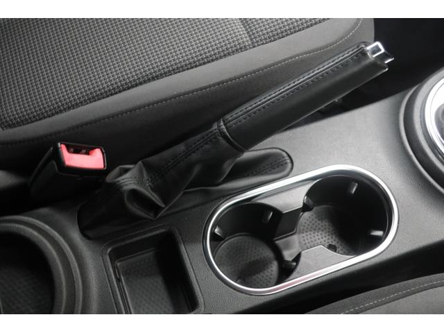 ザ・ビートル デザイン　社外ナビＴＶ　ＥＴＣ　ＨＩＤヘッドランプ　１６インチ純正ホイール　Ｂｌｕｅｔｏｏｔｈオーディオ　フォグランプ　革巻きステアリング　８スピーカー　記録簿　禁煙車（20枚目）