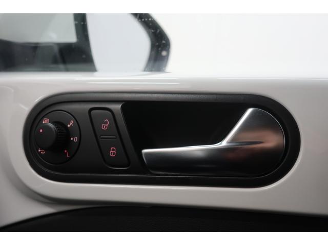 ザ・ビートル デザイン　社外ナビＴＶ　ＥＴＣ　ＨＩＤヘッドランプ　１６インチ純正ホイール　Ｂｌｕｅｔｏｏｔｈオーディオ　フォグランプ　革巻きステアリング　８スピーカー　記録簿　禁煙車（28枚目）