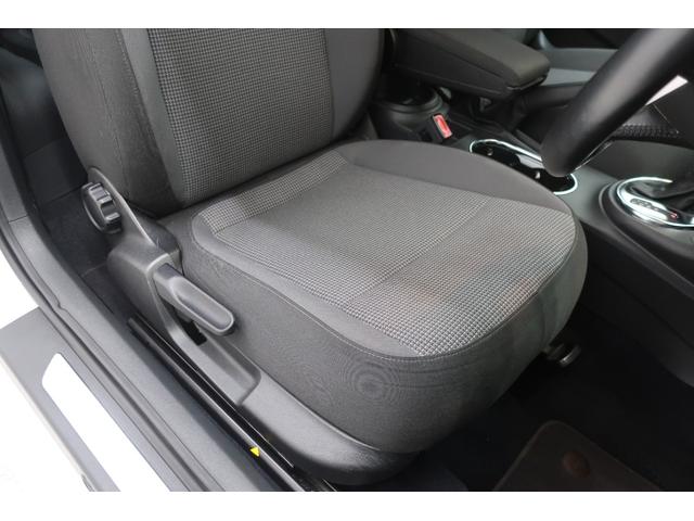 ザ・ビートル デザイン　社外ナビＴＶ　ＥＴＣ　ＨＩＤヘッドランプ　１６インチ純正ホイール　Ｂｌｕｅｔｏｏｔｈオーディオ　フォグランプ　革巻きステアリング　８スピーカー　記録簿　禁煙車（30枚目）