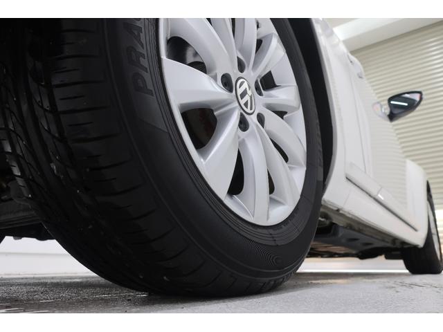 ザ・ビートル デザイン　社外ナビＴＶ　ＥＴＣ　ＨＩＤヘッドランプ　１６インチ純正ホイール　Ｂｌｕｅｔｏｏｔｈオーディオ　フォグランプ　革巻きステアリング　８スピーカー　記録簿　禁煙車（61枚目）